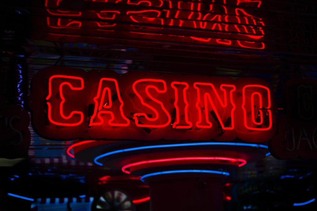 Learn about the potential risks of online casinos